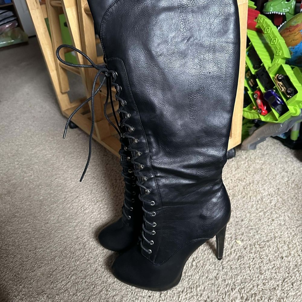 Elegant Black Lace-Up High Boots